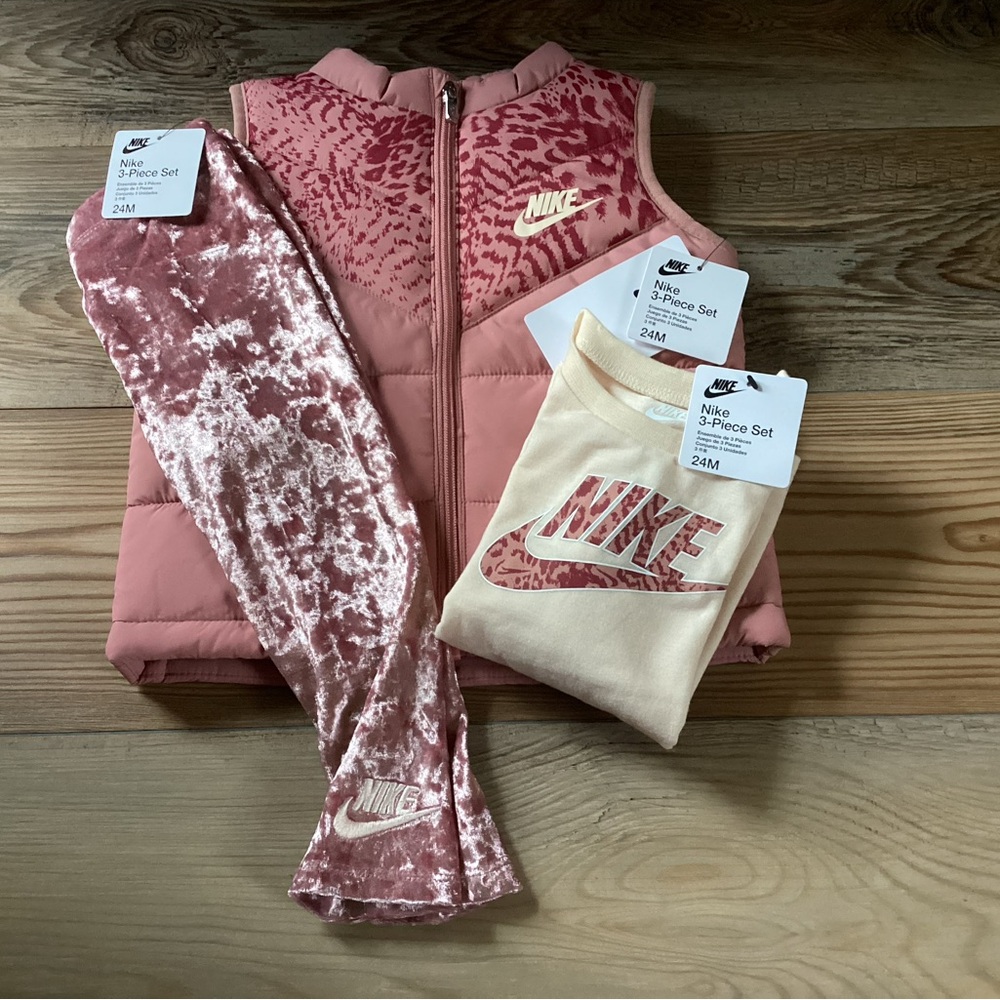 Nike girls 3pc vest set size 24 months(NWT) ~PRICE IS FIRM,NO OFFERS READ~